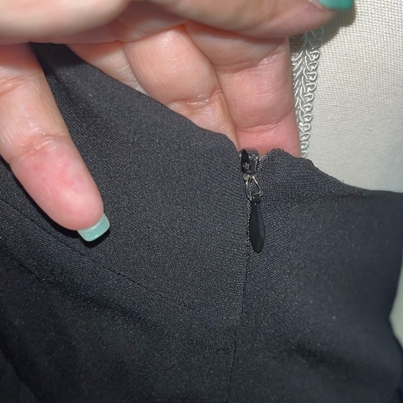 Elizabeth & James Tops Elizabeth & James Black Crepe Knit Perth Halter Top - Picture 8 of 10